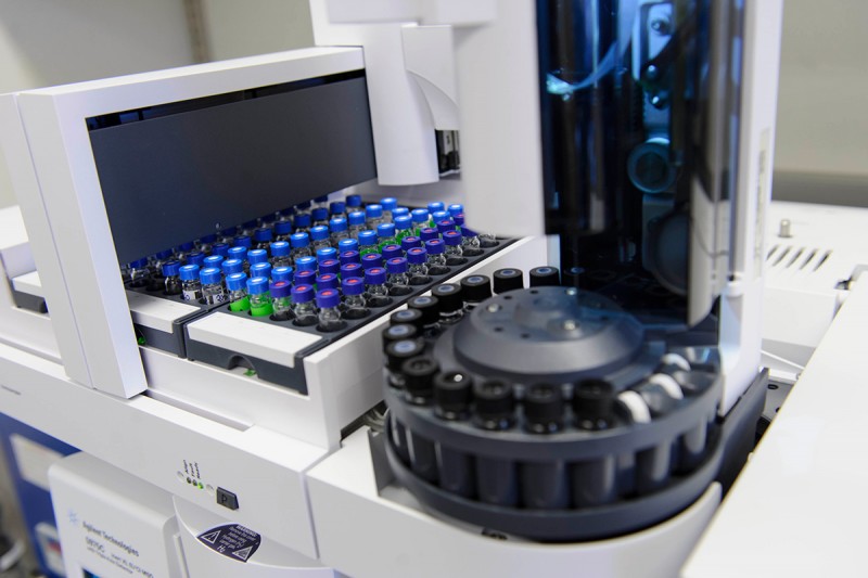  Vials on the autosampler of a mass spec